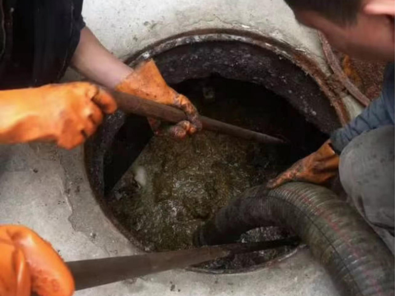 石排镇清理化粪池时如何避免沼气的危害?